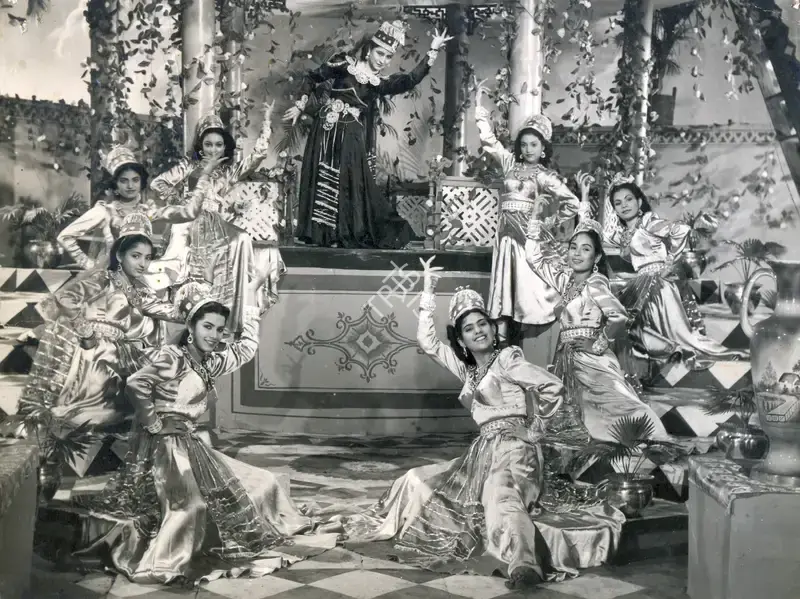 Mitra, B. (Director), Shabnam, 1949 | Photographic Still | CinemaEducation | 00888240