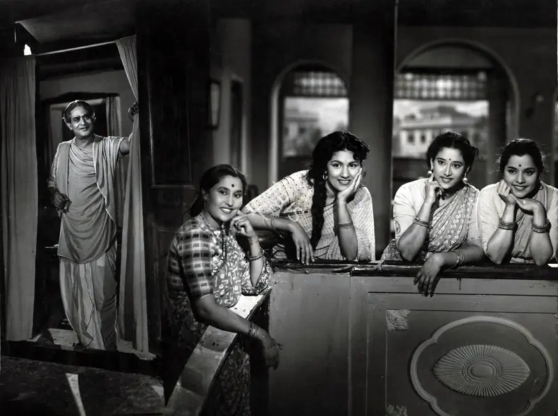 Bose, Montu (Cinematographer), Parivar, 1956 | Photographic Still | CinemaEducation | 00886883