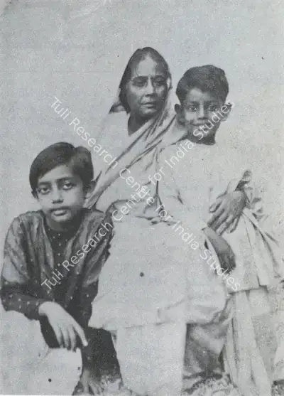 Unknown (Photographer). Young Satyajit with his cousin and his grandmother Bidhumukhi Devi | Contemporary Photograph