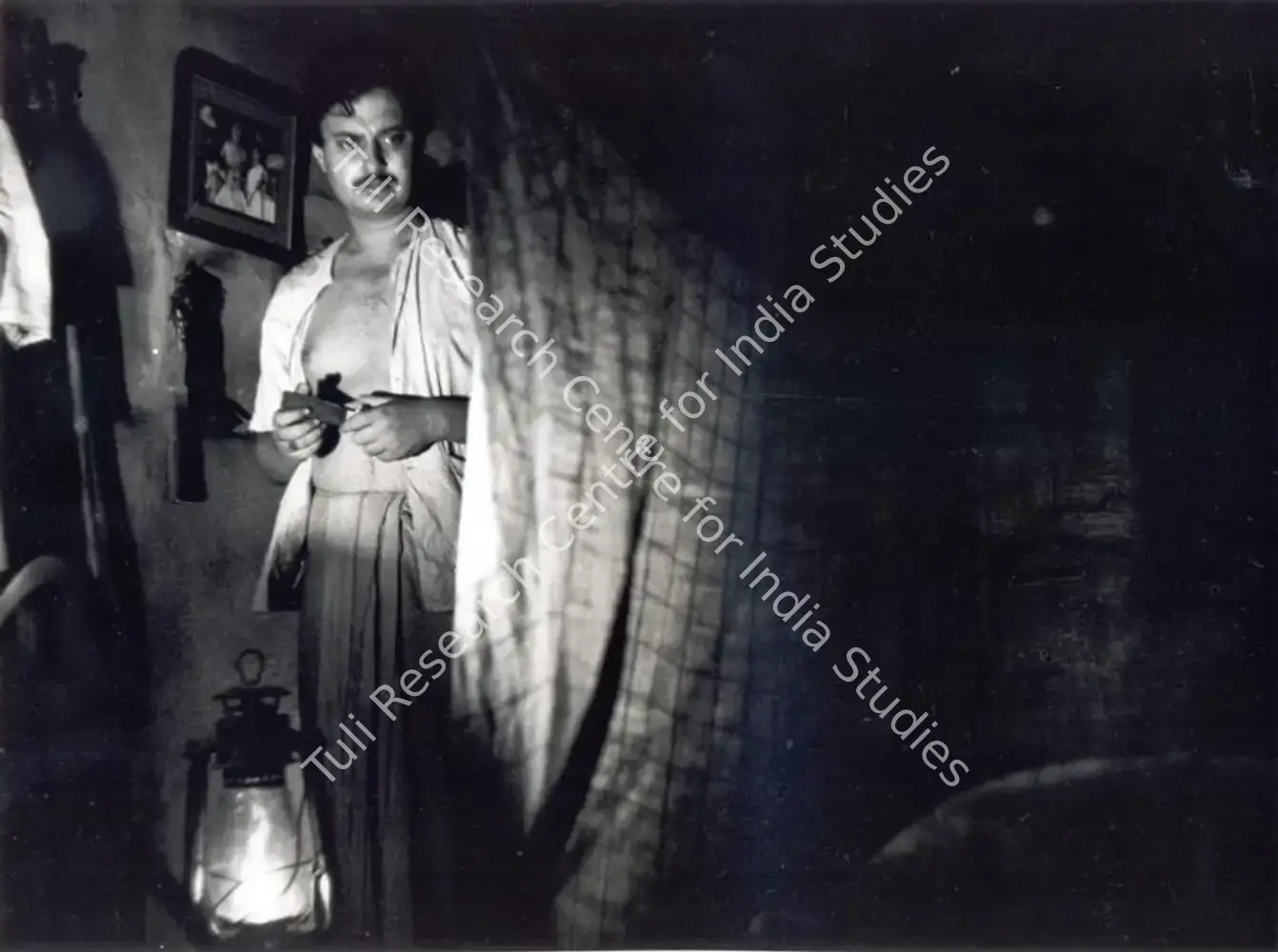 Roy, Soumendu (Cinematographer), Teen Kanya, 1961 | Photographic Still | CinemaEducation | 00891493