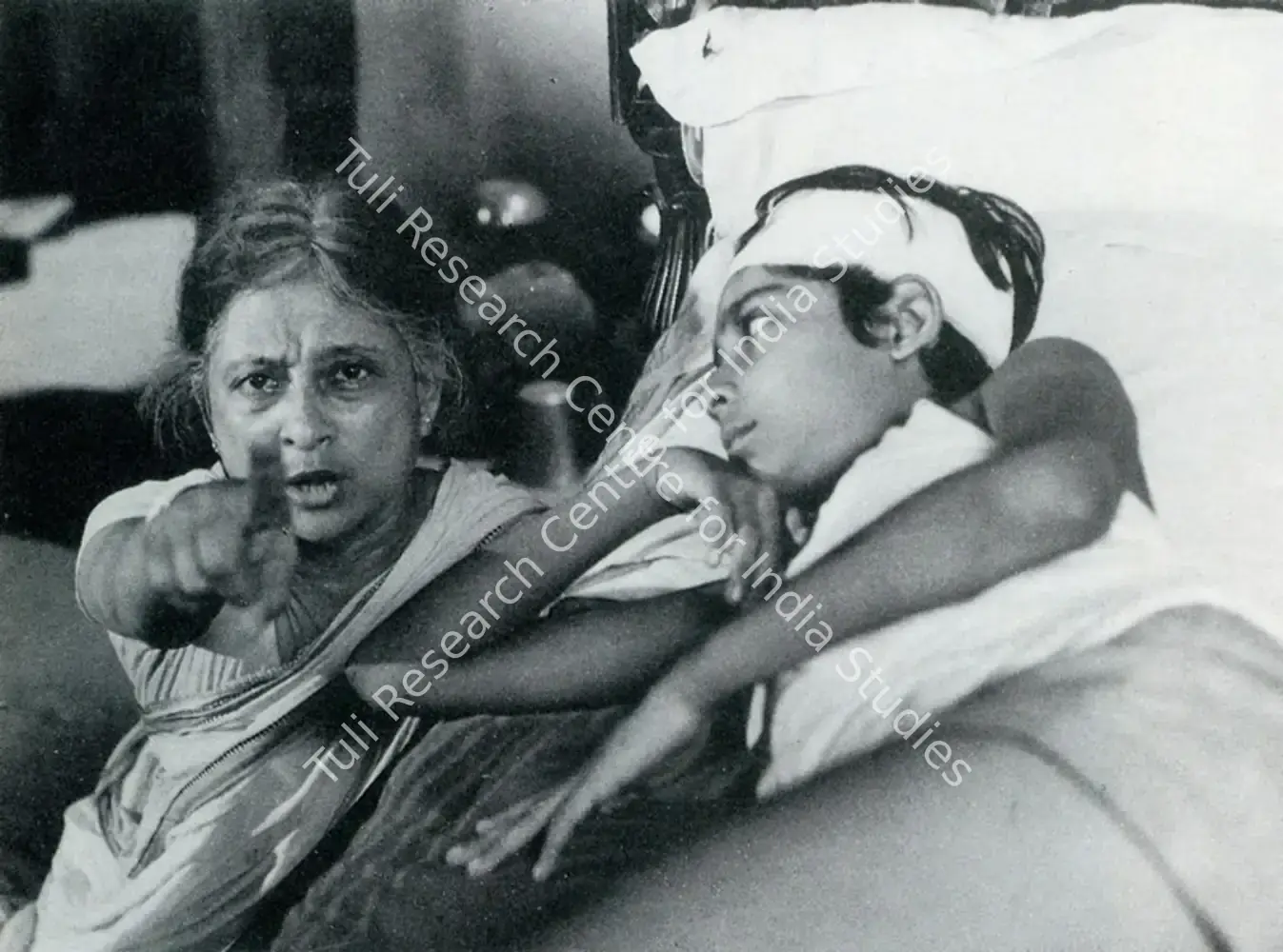 Ek Din Pratidin (1979): featured artwork