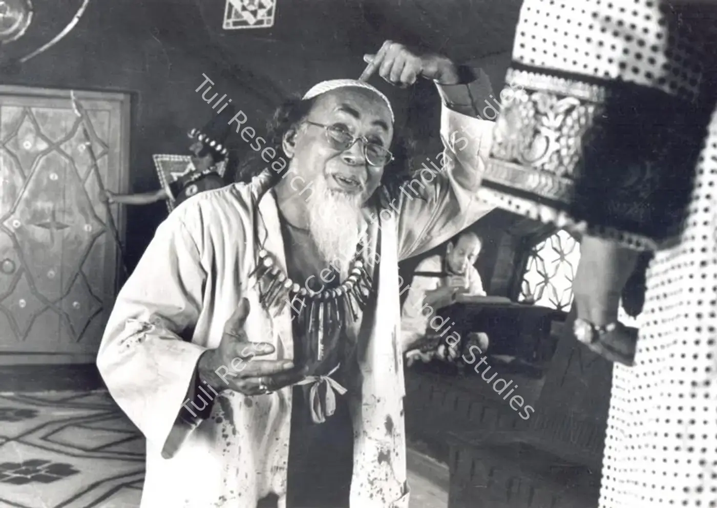 Hirak Rajar Deshe (1980): featured artwork