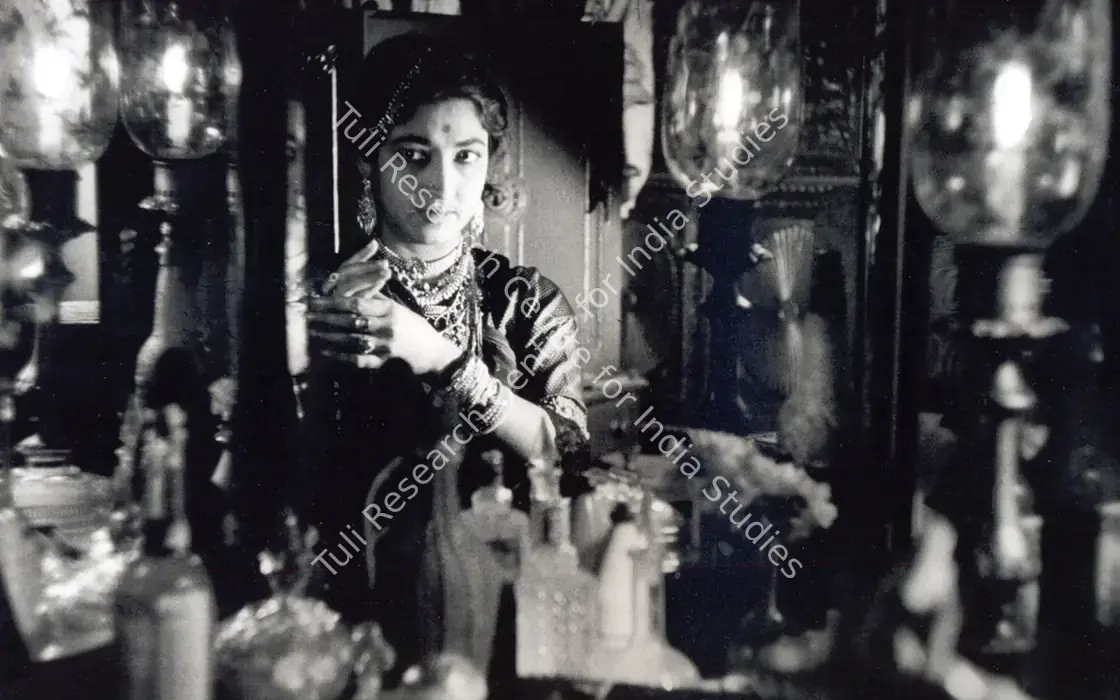 Teen Kanya (1961)