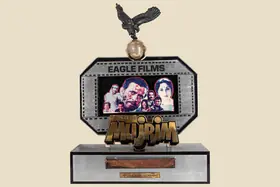 Mehra, Parvesh (Producer), Mujrim, 1989. Silver Jubilee Trophy to Suresh Oberoi for Mujrim | Jubilee Trophy