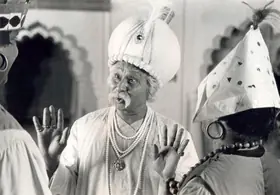 Roy, Soumendu (Cinematographer), Hirak Rajar Deshe, 1980 | Photographic Still | CinemaEducation | 00663330