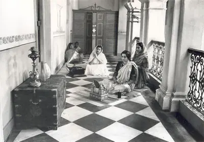 Roy, Soumendu (Cinematographer), Ghare Baire, 1985 | Photographic Still | CinemaEducation | 00663282