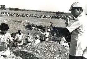 Ghosh, Nemai (Still Photographer), Hirak Rajar Deshe, 1980 | Working Still | CinemaEducation | 00663721