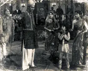 Hasham, Aga (Cinematographer), Duniya Jhukti Hai, 1960 | Photographic Still