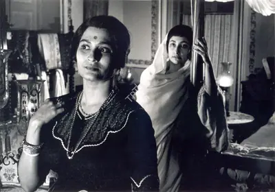 Roy, Soumendu (Cinematographer), Ghare Baire, 1985 | Photographic Still | CinemaEducation | 00663285