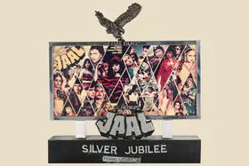 Mehra, Parvesh (Producer), Jaal, 1986. Silver Jubilee Trophy to Kamat Photo Flash for the film Jaal | Jubilee Trophy