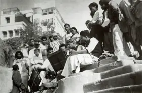 Padia, Mahesh (Photographer). Demonstration of Landscape Painting by N.S. Bendre at a Ghat in Banaras, 1953-1954 | Contemporary Photograph