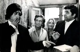 Saini Virendra Cinematographer Mohan Joshi Haazir Ho 1984 Photographic Still CinemaEducation 00842026
