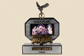Mehra, Parvesh (Producer), Mujrim, 1989. Silver Jubilee Trophy to Vandana Films, Hyderabad for Mujrim | Jubilee Trophy