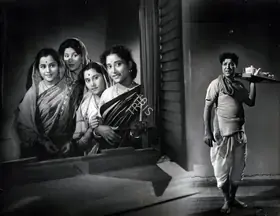 Bose, Montu (Cinematographer), Parivar, 1956 | Photographic Still