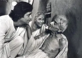 Roy, Soumendu (Cinematographer), Hirak Rajar Deshe, 1980 | Photographic Still | CinemaEducation | 00663336