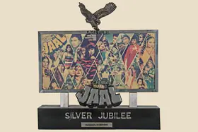 Mehra, Parvesh (Producer), Jaal, 1986. Silver Jubilee Trophy to Padmavati, Hyderabad for the film Jaal | Jubilee Trophy