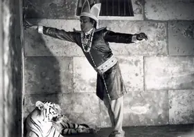 Roy, Soumendu (Cinematographer), Hirak Rajar Deshe, 1980 | Photographic Still | CinemaEducation | 00663350