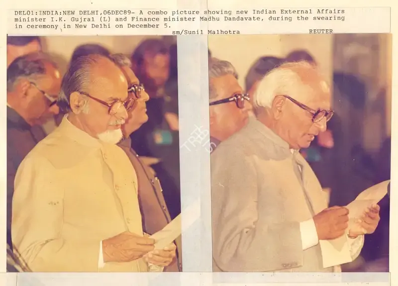 Sunil Malhotra (Photographer), Del01: India: New Delhi, 06Dec89, 1989, Contemporary Photograph