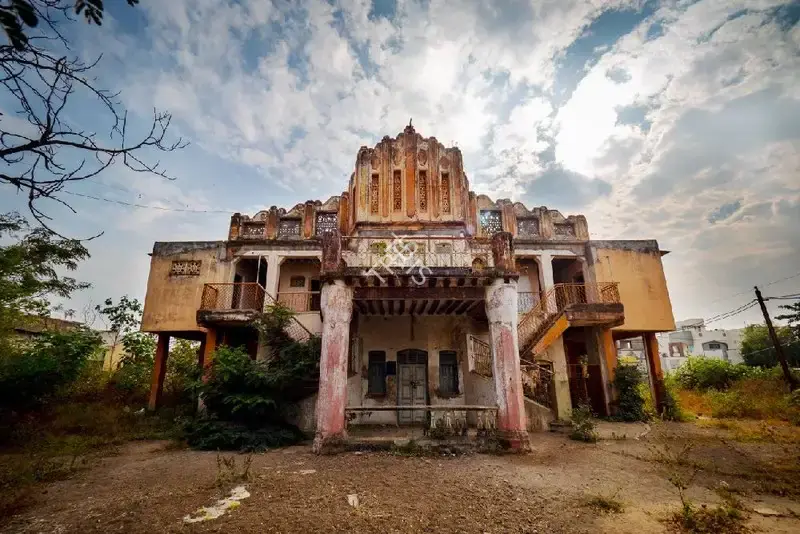 Hemant Chaturvedi (Photographer), Ratan Talkies, Murtizapur, Maharashtra, 2024, Contemporary Photograph