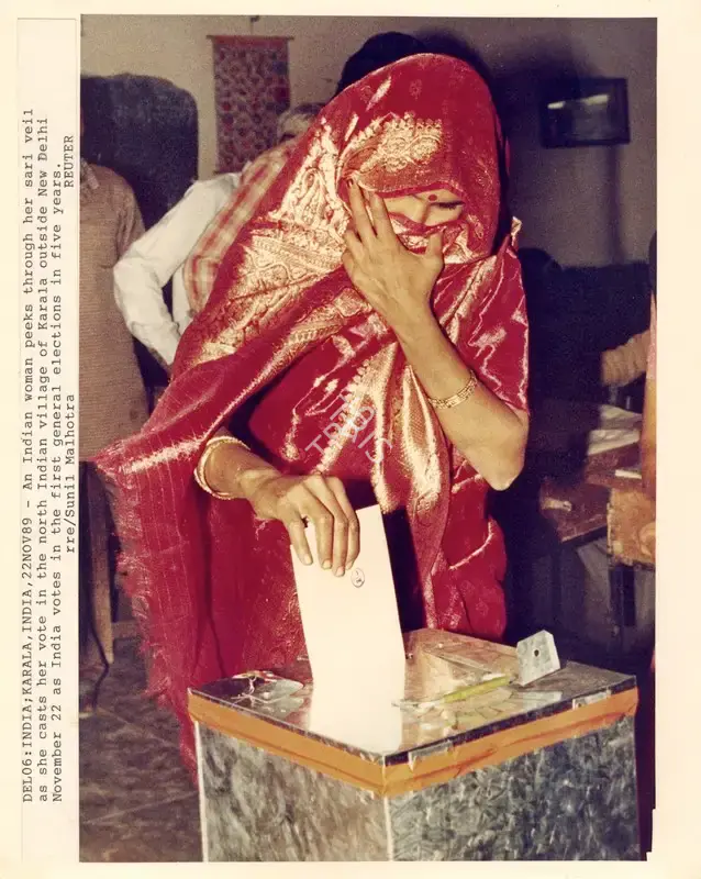 Sunil Malhotra (Photographer), Del06: India; Karala, India, 22Nov89, 1989, Contemporary Photograph