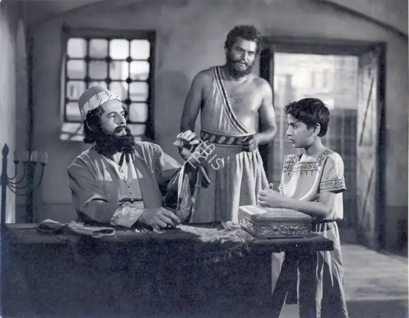 Dilip Gupta (Cinematographer), Yahudi, 1958, Photographic Still