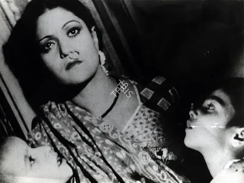 Faredoon A. Irani (Cinematographer), Aurat, 1940, Photographic Still