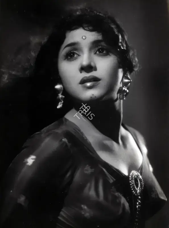 Radhu Karmakar (Cinematographer), Jis Desh Men Ganga Behti Hai, 1960, Photographic Still