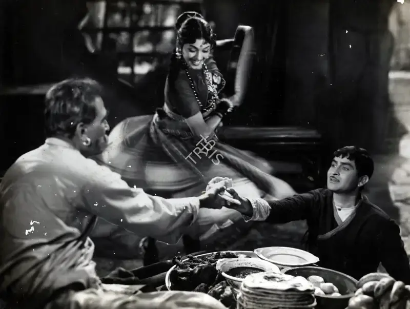 Radhu Karmakar (Cinematographer), Jis Desh Men Ganga Behti Hai, 1960, Photographic Still