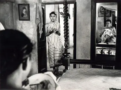 Soumendu Roy (Cinematographer), Teen Kanya, 1961, Photographic Still