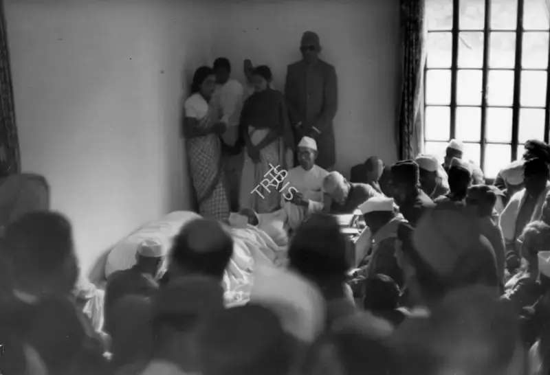 Henri Cartier-Bresson (Photographer), The last day of the last fast, Birla House, 18 January 1948, 1948, Contemporary Photograph
