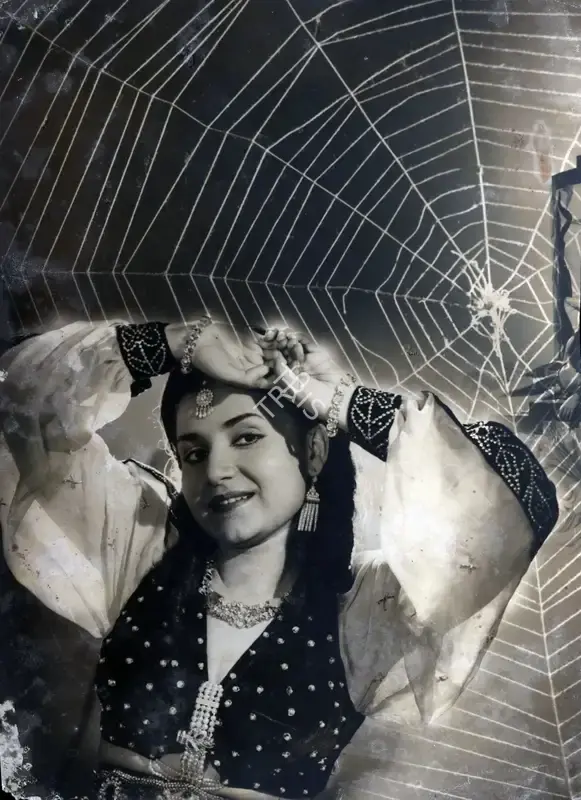 Jayant Desai (Director), Hazaar Raten, 1953, Photographic Still