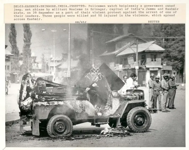 Sunil Malhotra (Photographer), Del03: Kashmir: Srinagar, India, 29Sept 89, 1989, Contemporary Photograph