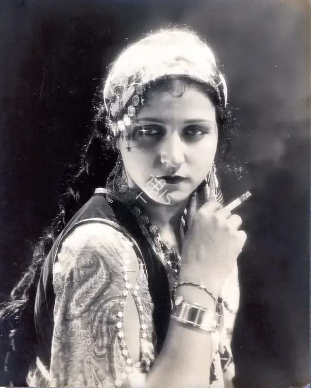 Moti B. Gidwani (Director), Daku Ki Ladki, 1933, Photographic Still