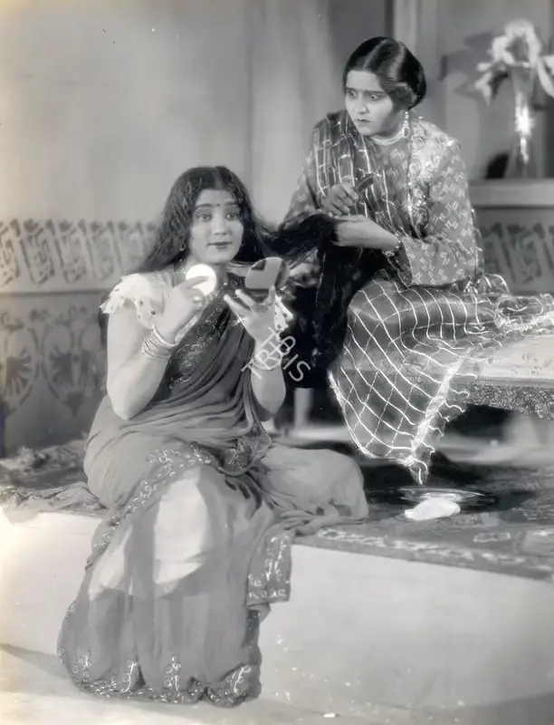 Moti B. Gidwani (Director), Do Aurate, 1937, Photographic Still