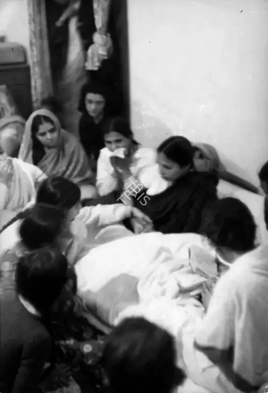Henri Cartier-Bresson (Photographer), Prayers are chanted over Gandhiji's covered body 30 January 1948, 1948, Contemporary Photograph