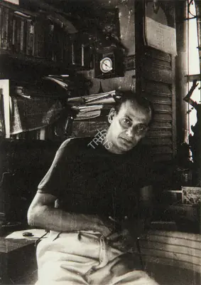 Manik Chatterjee (Photographer), Chittaprosad in his room, Ruby Terrace, Andheri, 1963, Contemporary Photograph