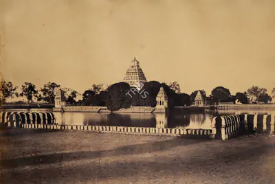 Capt. Linnaeus Tripe (Photographer), The Teppa-kulam, Madura, 1858, Antiquarian Photograph