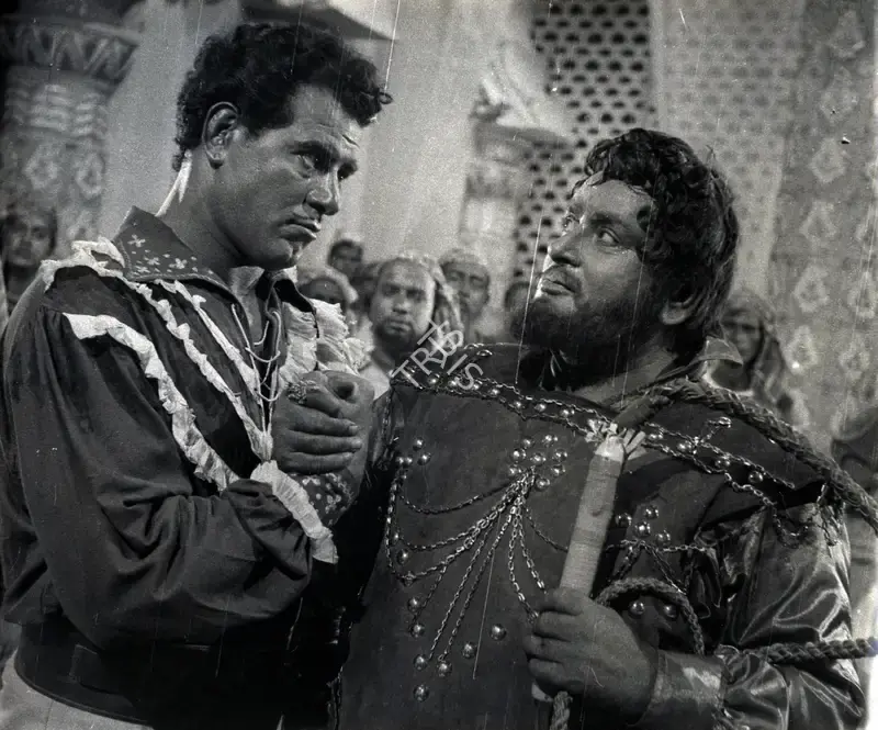 Raj Kumar Kohli (Producer), Lootera, 1965, Photographic Still