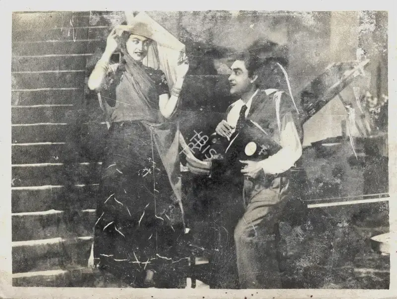 Gyan Mukherjee (Director), Chal Chal Re Naujawan, 1944, Photographic Still