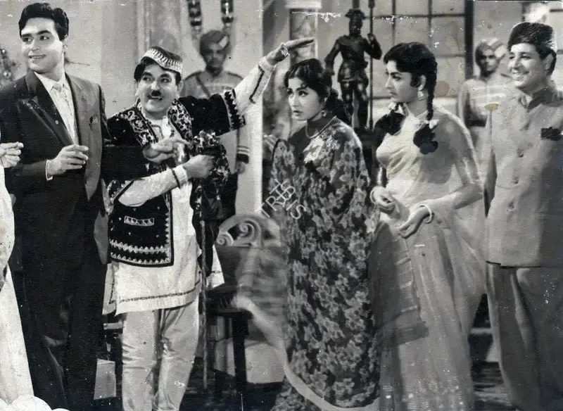 Vasant Nagesh Buva (Cinematographer), Akeli Mat Jaiyo, 1963, Photographic Still