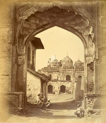 Felice Beato (Photographer), Mosque in the city, Lucknow, 1858, Antiquarian Photograph