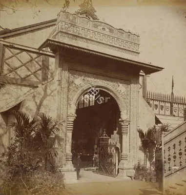 Shew Shankar Narayan (Photographer), The Ornamental Stone carved Gateway from His Highness the Maharajah Scindhia which formed the Principal Entrance to the Indian Courts, 1883, Antiquarian Photograph