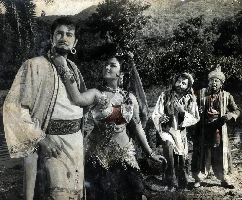 Anant Wadadeker (Cinematographer), Saat Sawal, 1971, Photographic Still