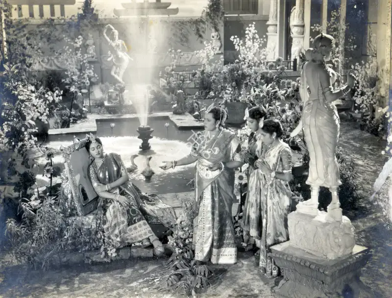Bipin Gajjar (Cinematographer), Patrani, 1956, Photographic Still