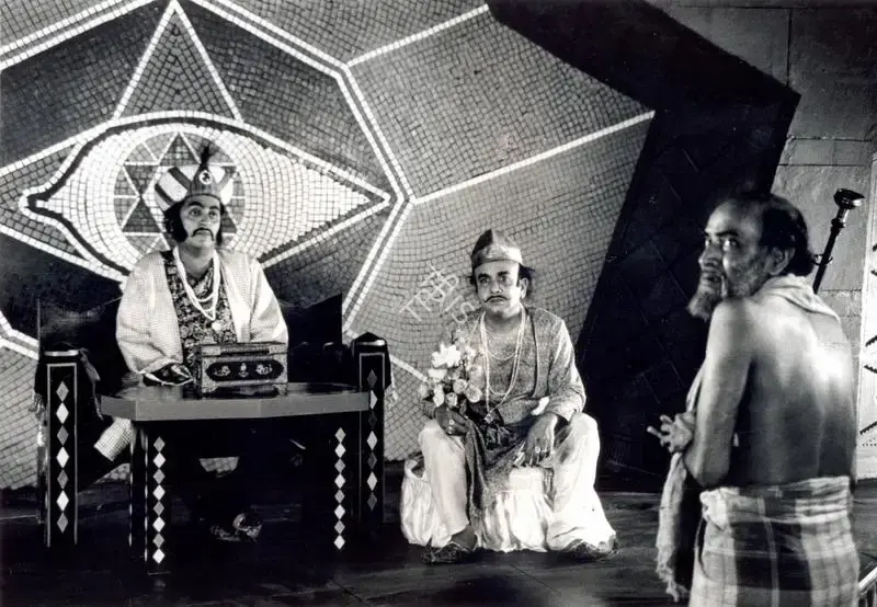 Soumendu Roy (Cinematographer), Hirak Rajar Deshe, 1980, Photographic Still