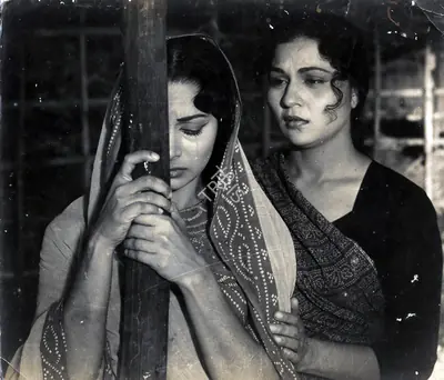 Apurba Bhattacharjee (Cinematographer), Mujhe Jeene Do, 1963, Photographic Still