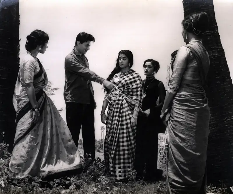 Vijay Anand (Director), Kahin Aur Chal, 1968, Photographic Still
