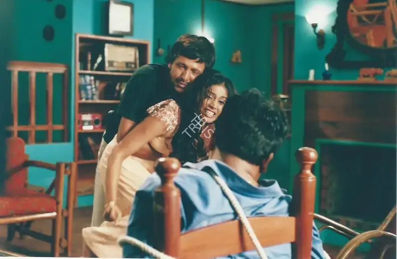Chirantan Das (Cinematographer), Sting, 2005, Photographic Still