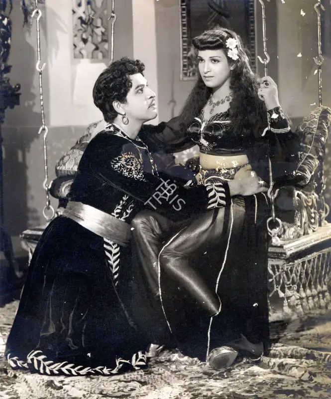 Amiya Chakravarty (Director), Shahenshah, 1953, Photographic Still