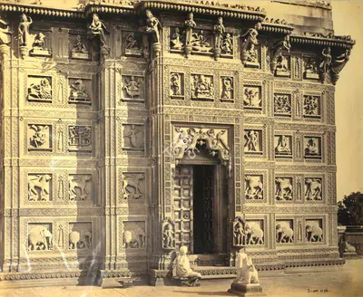 Samuel Bourne (Photographer), Sumaree Temple, Benares, 1865, Antiquarian Photograph